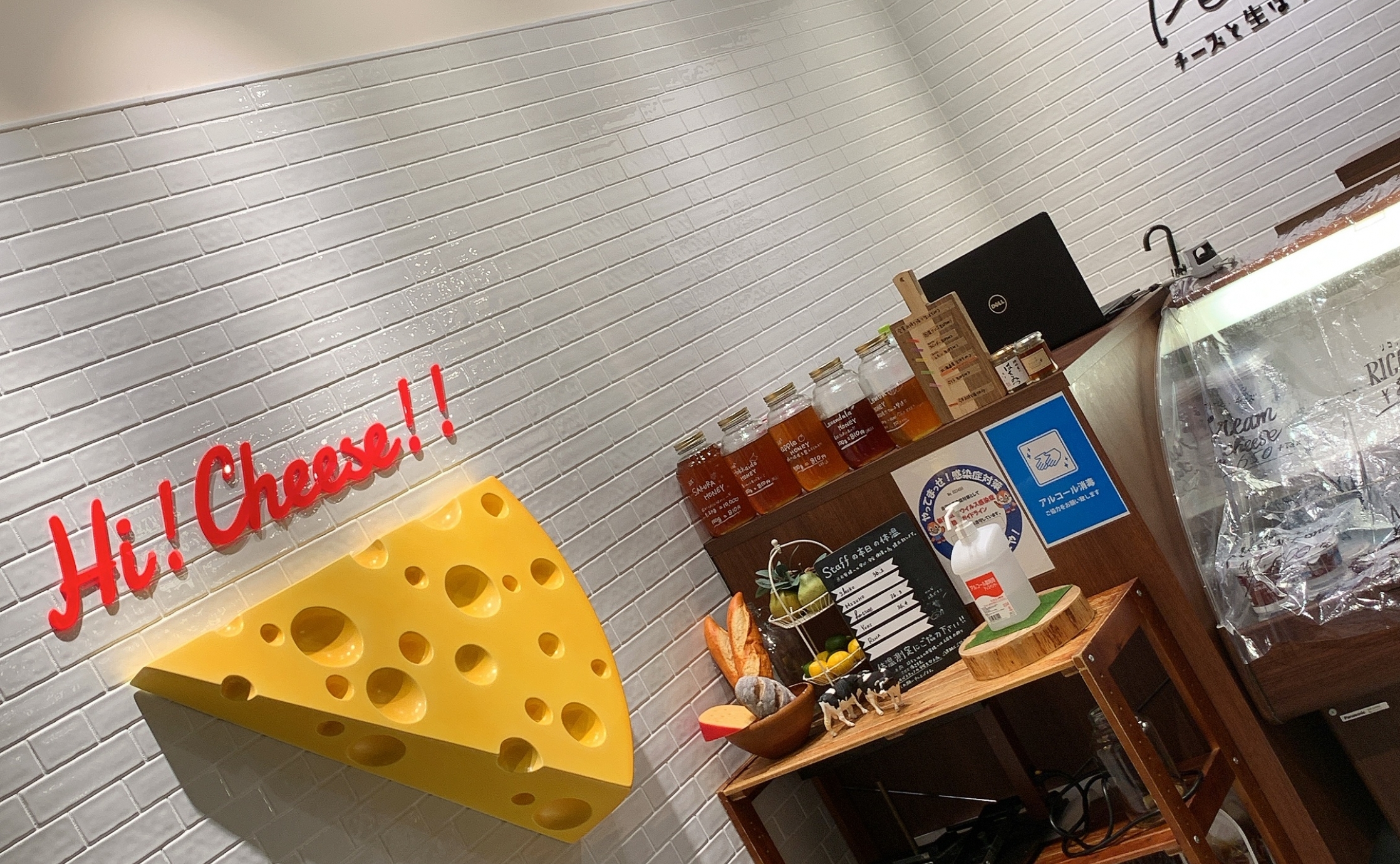 フレッシュチーズと生はちみつの食べ放題はランチタイムだけ Alcocca梅田 アルコッカ 梅田