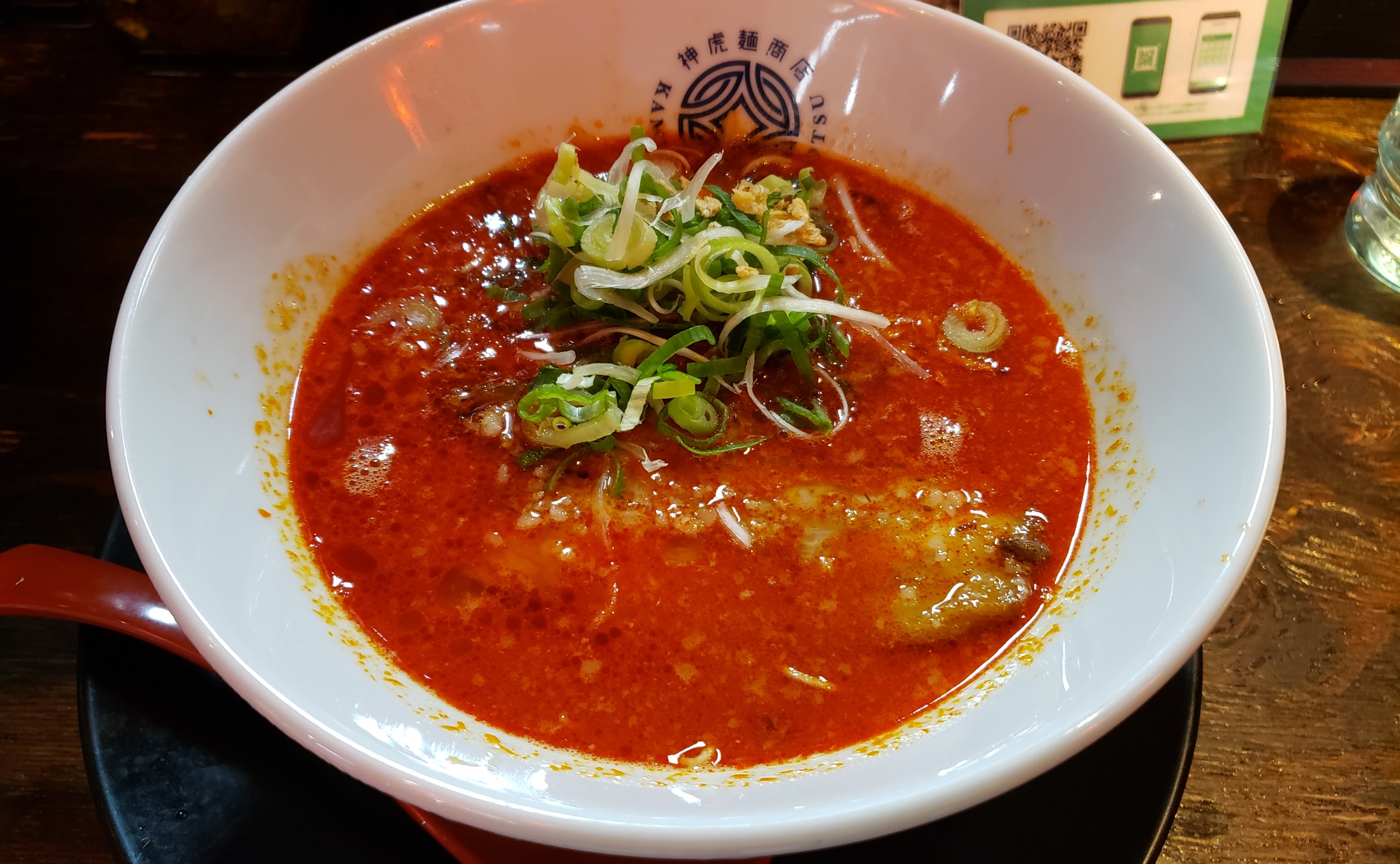 【神虎】こってりながらも繊細なラーメン！高菜や辛ニラも食べ放題で嬉しい！