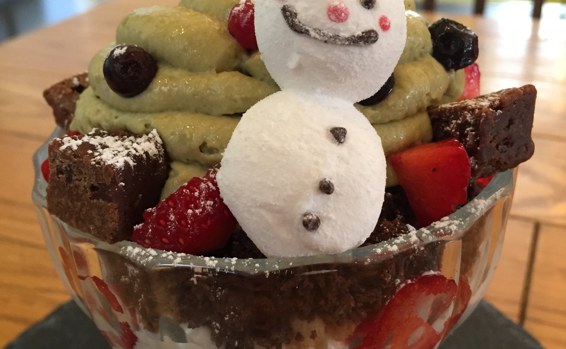 中之島図書館のオシャレな北欧スタイルカフェで期間限定クリスマスパフェを！