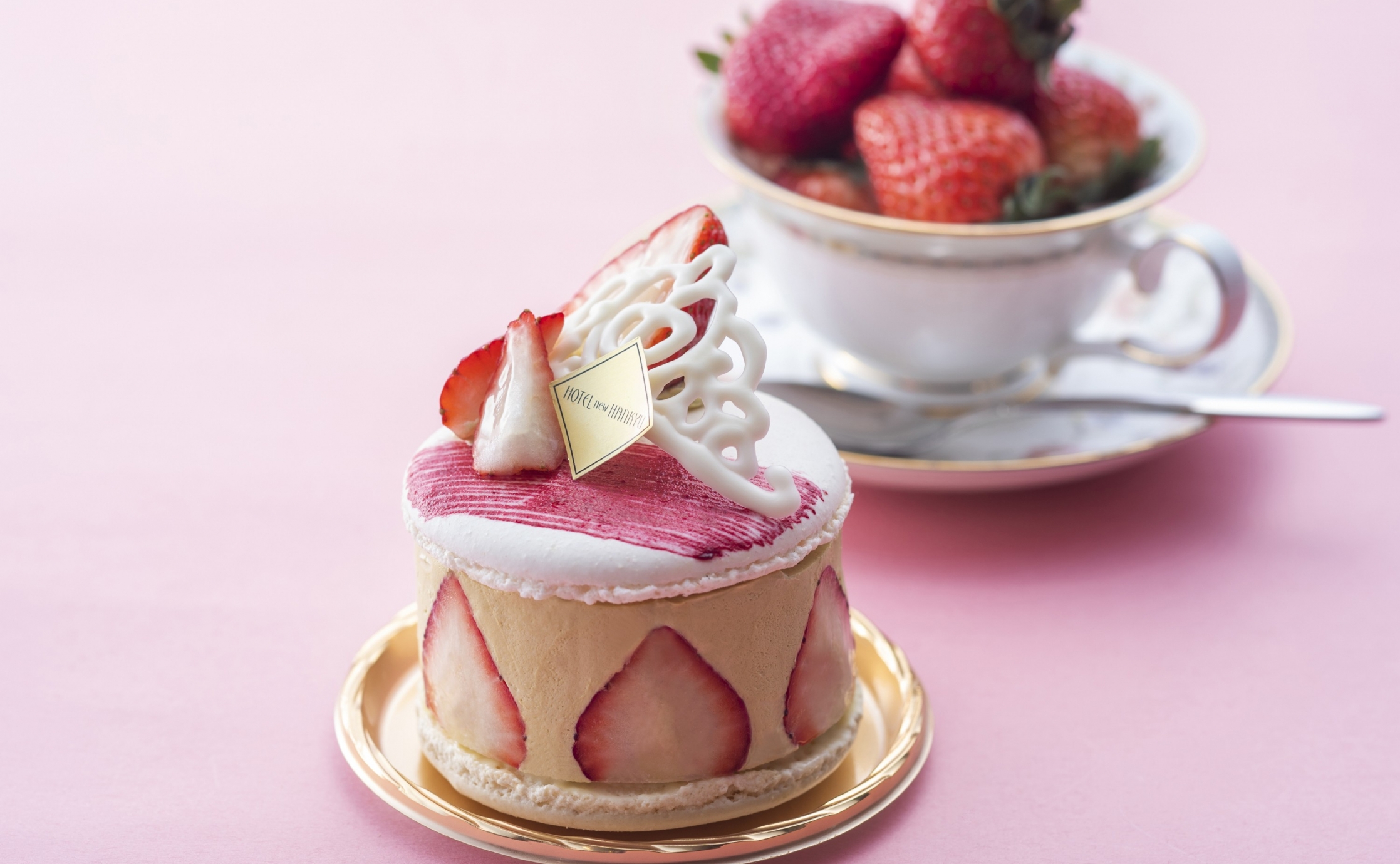 ご褒美デザートシリーズ 苺 ストロベリー マカロン Tiara ティアラ Alcocca梅田 アルコッカ 梅田