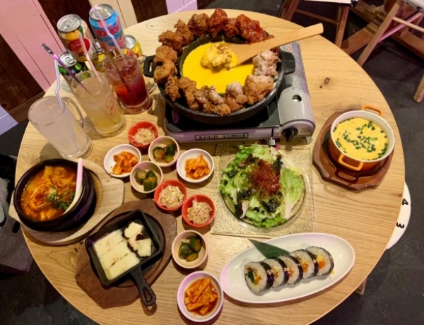 梅田で本格韓国料理やトゥンカロンも楽しめる！「ペゴパヨ東通り店」