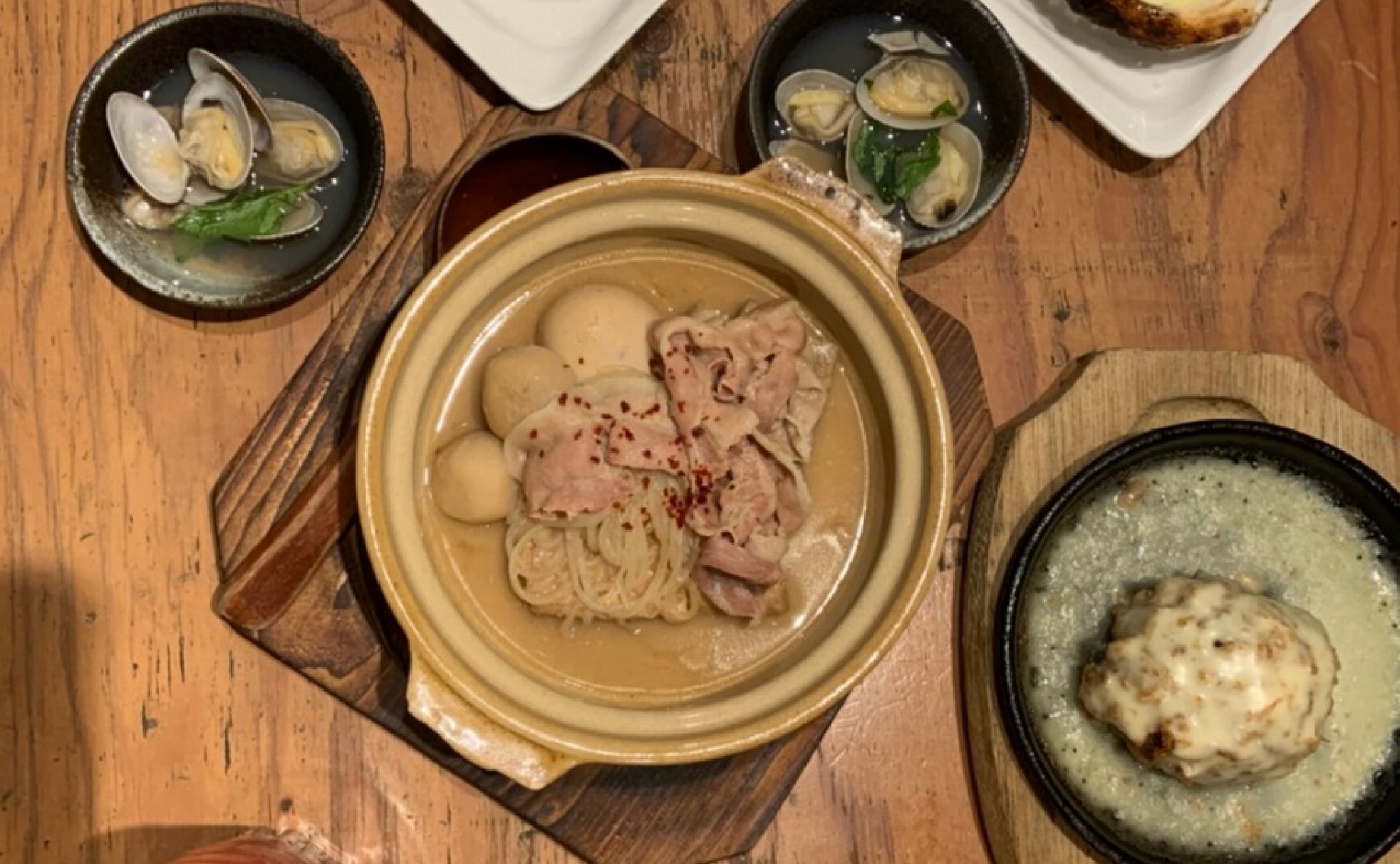 お肉が炉端で楽しめる！「肉炉端 炉漫堂」