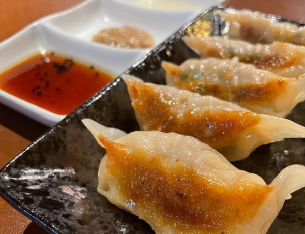看板メニュー「餃子」|鉄板と餃子とおばんざい ごゆるりと
