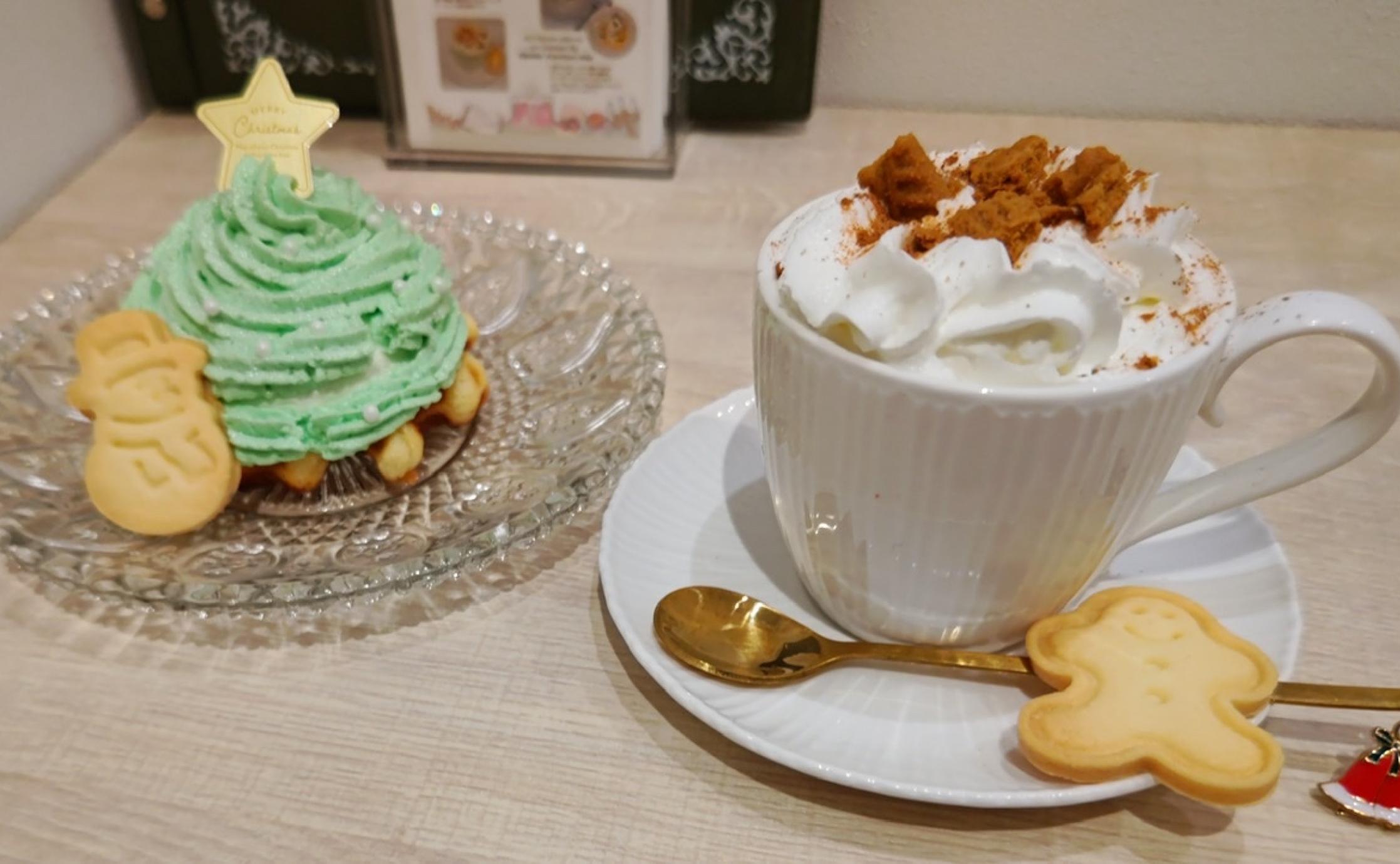 一足先にメリークリスマス！！Snow Manとツリーのワッフルとジンジャーブレッドラテ！！