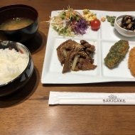 シェアダイニングSAKIGAKE
今月のサービスランチ
黒毛和牛の焼肉