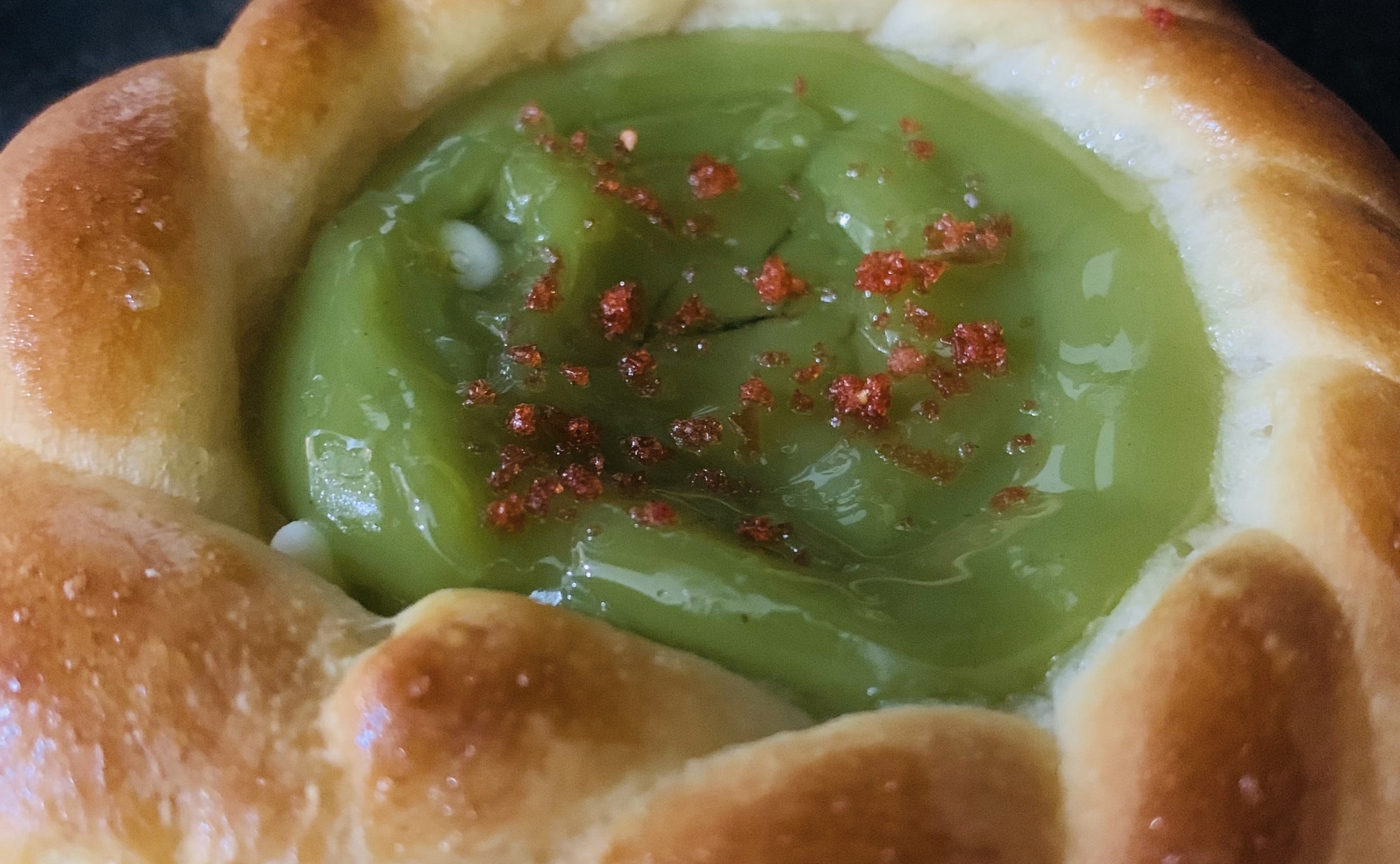 ホワイトチョコとピスタチオでおやつタイム😋