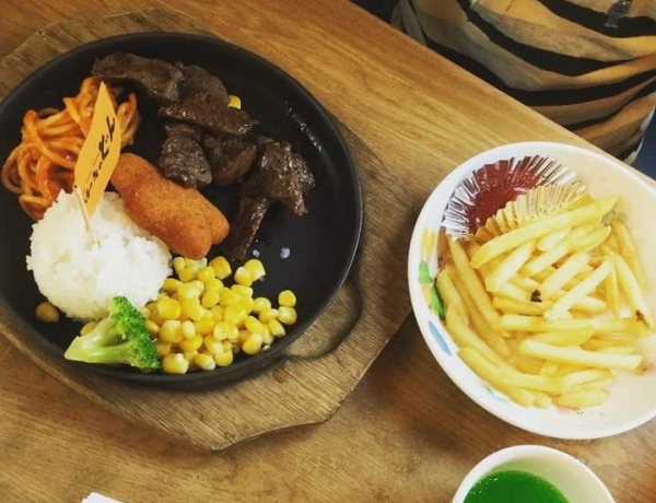 ライス、パン、スープバー付き！