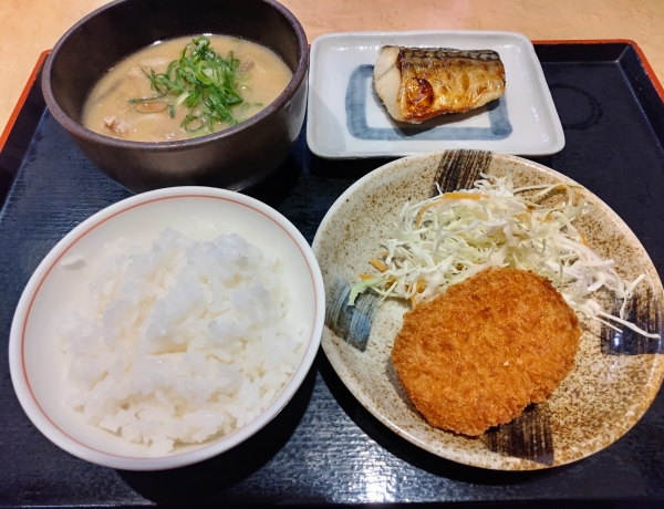 街かど屋でとん汁定食を堪能。