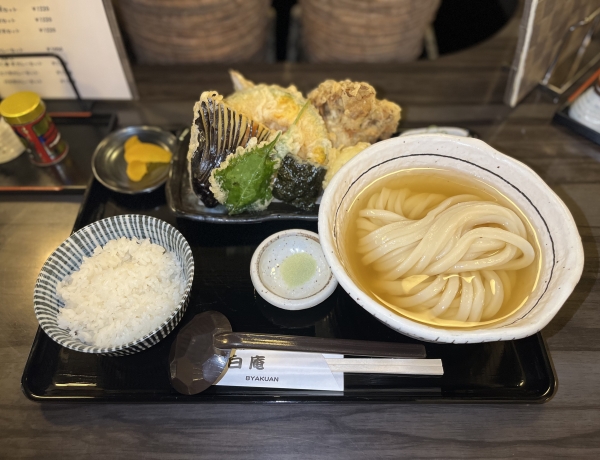 11:30についたら並んでたけど回転率早くて割とすぐ入れた😆