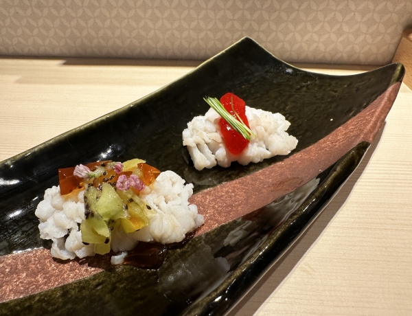 新鮮な泳ぎイカが梅田で食べられる「鮨からす　梅田店」