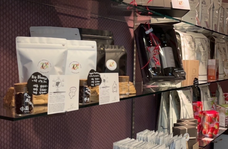 Speciality coffee &amp; Sweets Cream Kitchen